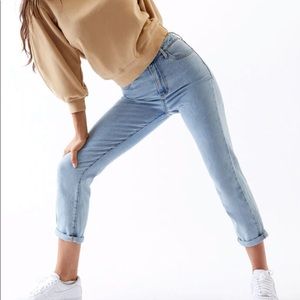 High-Rise Lightwash Mom Jeans
